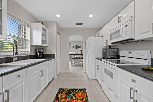 8050 Aberdeen Drive 202, Boynton Beach, FL 33472