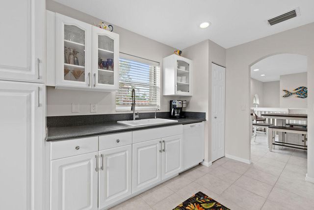 8050 Aberdeen Drive 202, Boynton Beach, FL 33472