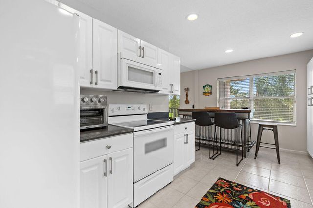 8050 Aberdeen Drive 202, Boynton Beach, FL 33472