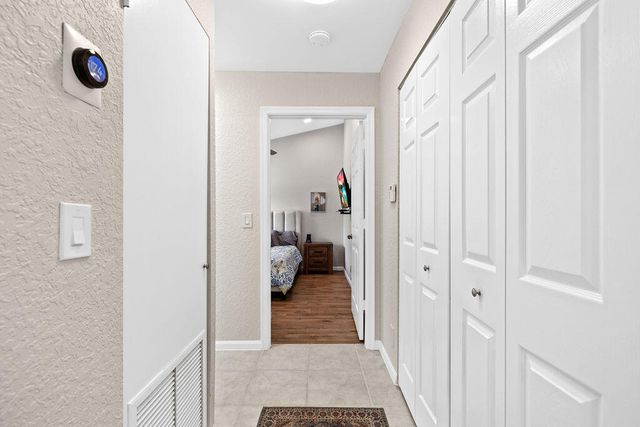 8050 Aberdeen Drive 202, Boynton Beach, FL 33472