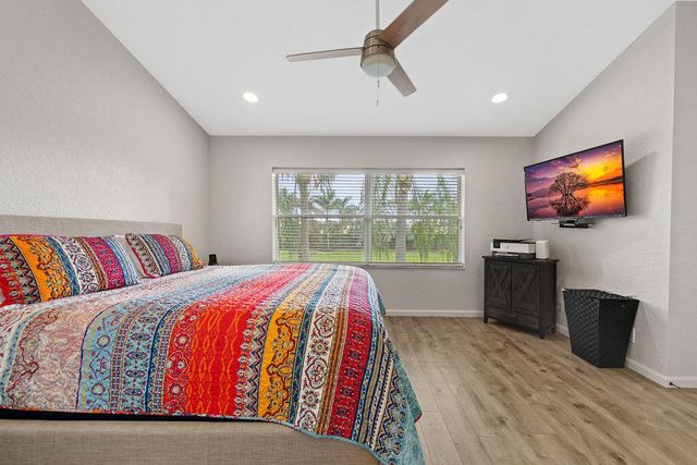 8050 Aberdeen Drive 202, Boynton Beach, FL 33472