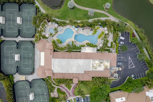 8050 Aberdeen Drive 202, Boynton Beach, FL 33472
