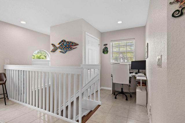 8050 Aberdeen Drive 202, Boynton Beach, FL 33472