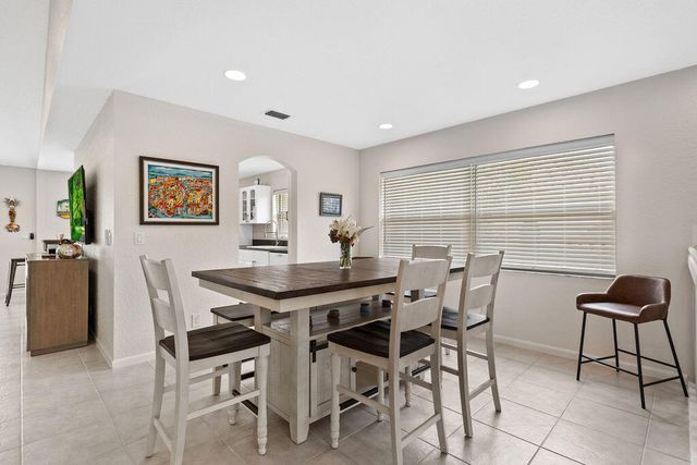 8050 Aberdeen Drive 202, Boynton Beach, FL 33472