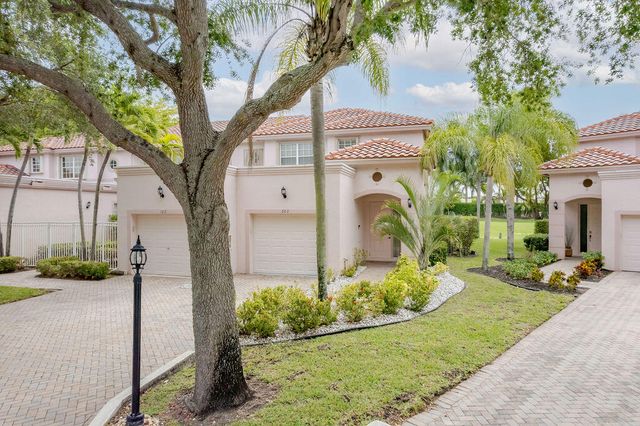 8050 Aberdeen Drive 202, Boynton Beach, FL 33472