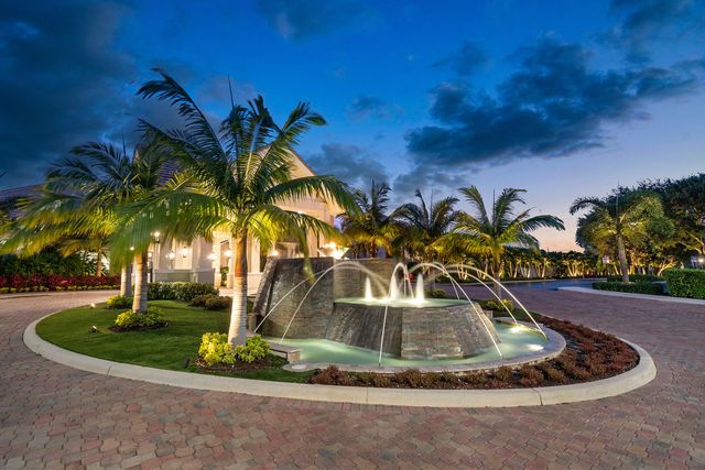 8050 Aberdeen Drive 202, Boynton Beach, FL 33472