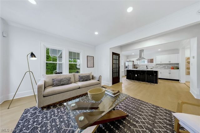 3244 Redwood Road, Cleveland Heights, OH 44118
