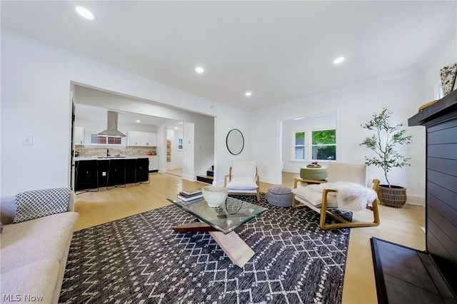 3244 Redwood Road, Cleveland Heights, OH 44118