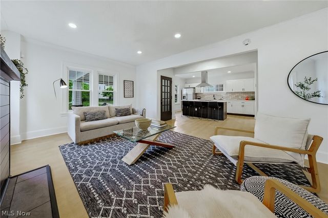 3244 Redwood Road, Cleveland Heights, OH 44118