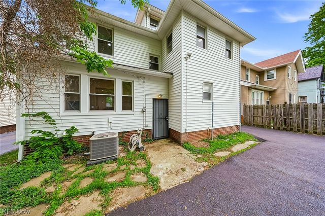 3244 Redwood Road, Cleveland Heights, OH 44118