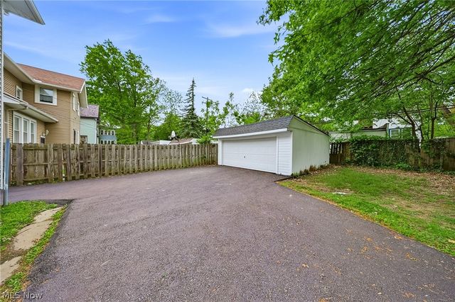 3244 Redwood Road, Cleveland Heights, OH 44118