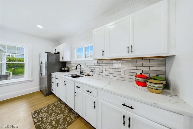 3244 Redwood Road, Cleveland Heights, OH 44118