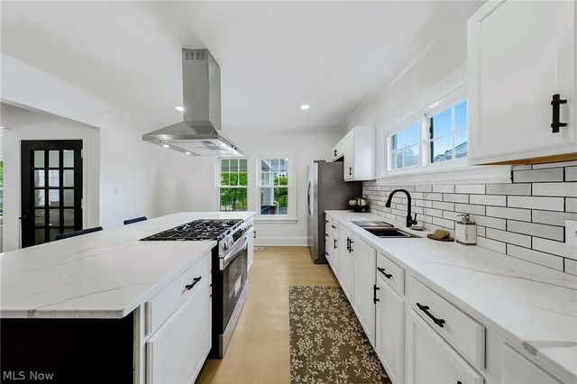 3244 Redwood Road, Cleveland Heights, OH 44118