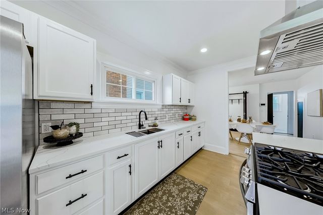 3244 Redwood Road, Cleveland Heights, OH 44118