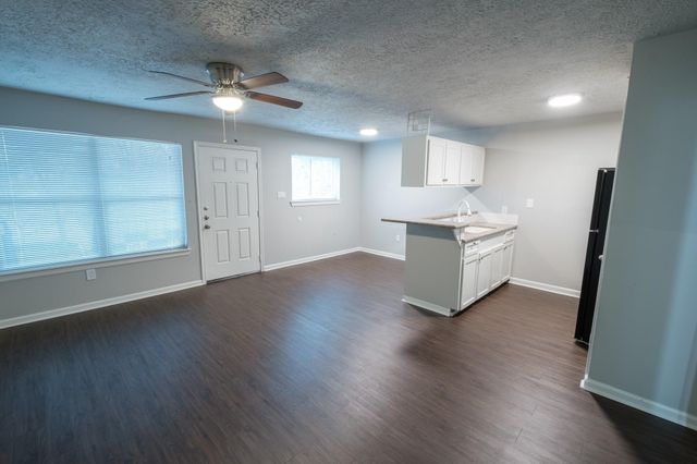 6519 Sloan St 4, Houston, TX 77087