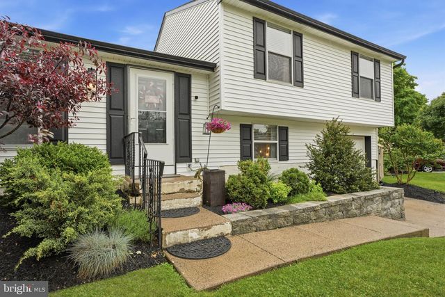 400 CENTENNIAL DR, Morrisville, PA 19067