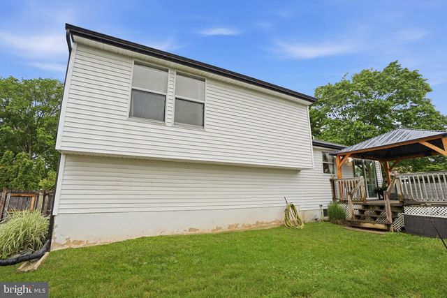 400 CENTENNIAL DR, Morrisville, PA 19067