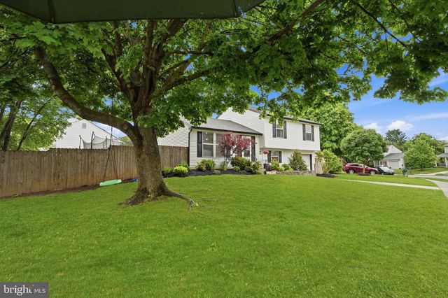 400 CENTENNIAL DR, Morrisville, PA 19067