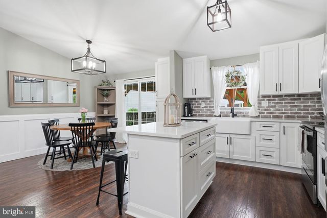 400 CENTENNIAL DR, Morrisville, PA 19067