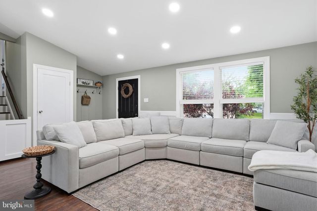 400 CENTENNIAL DR, Morrisville, PA 19067