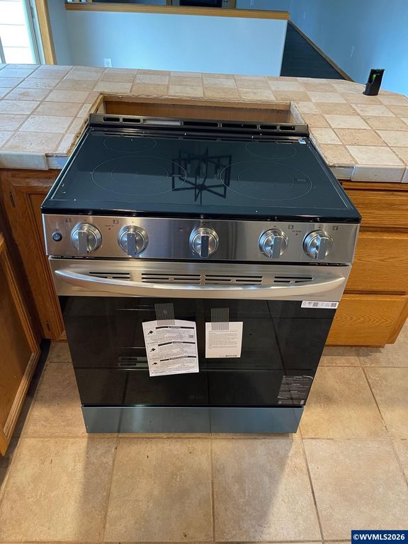 Image 12 of property listing at 248 Hazelbrook Dr N, Keizer, OR 97303