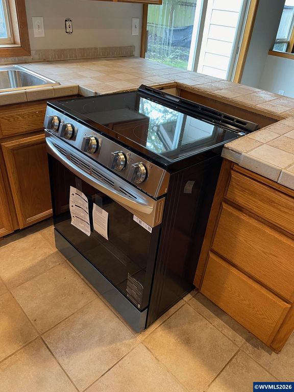 Image 13 of property listing at 248 Hazelbrook Dr N, Keizer, OR 97303