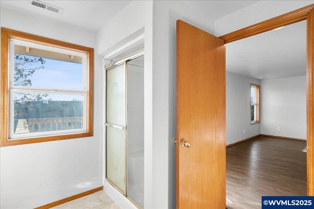 Image 21 of property listing at 248 Hazelbrook Dr N, Keizer, OR 97303