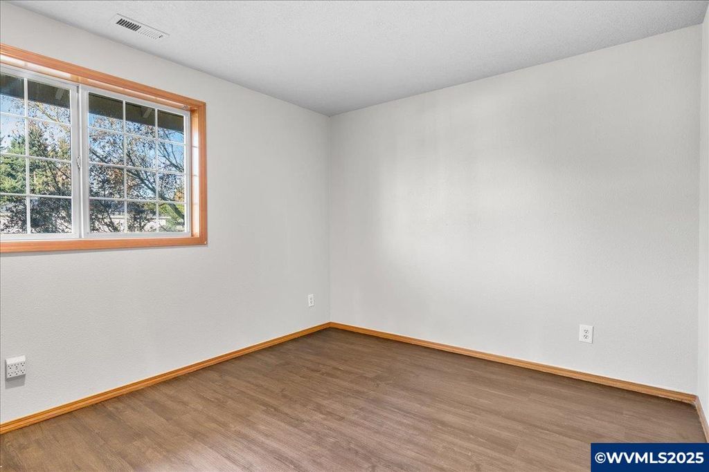 Image 25 of property listing at 248 Hazelbrook Dr N, Keizer, OR 97303