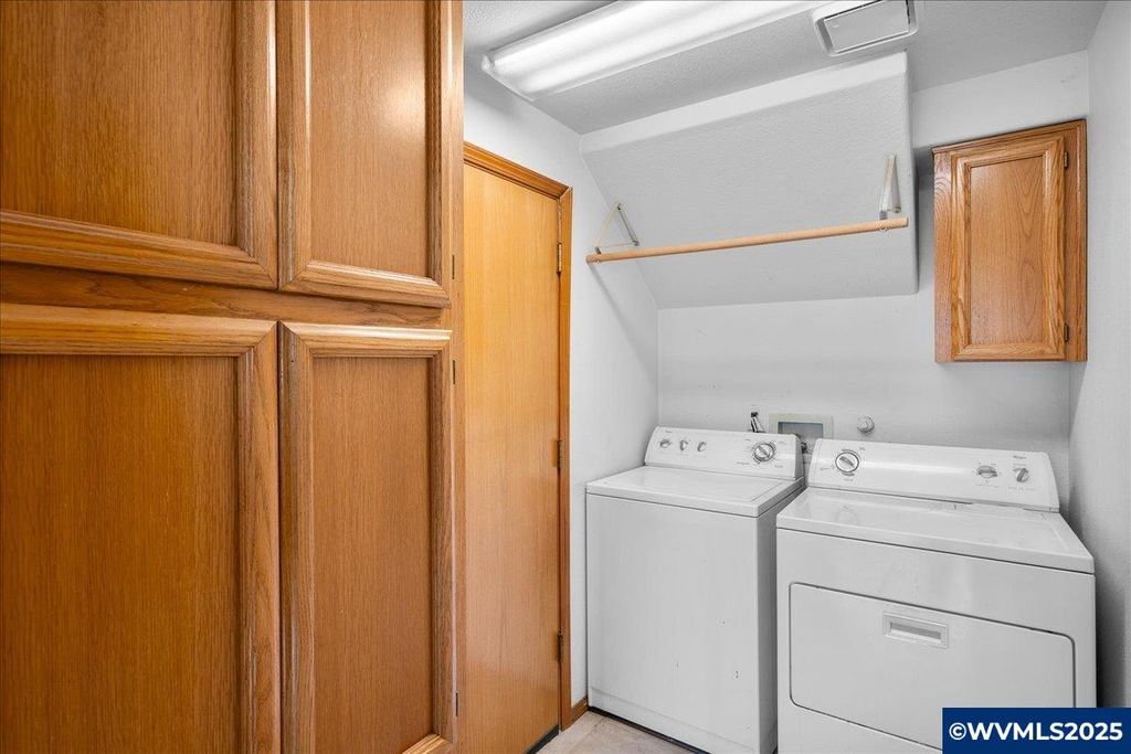 Image 29 of property listing at 248 Hazelbrook Dr N, Keizer, OR 97303