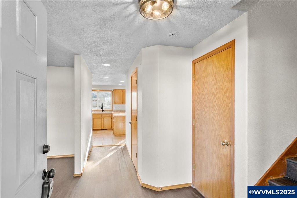 Image 5 of property listing at 248 Hazelbrook Dr N, Keizer, OR 97303