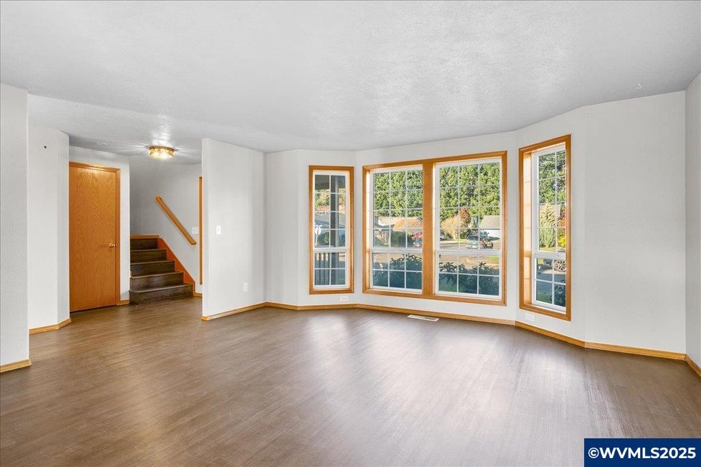 Image 6 of property listing at 248 Hazelbrook Dr N, Keizer, OR 97303