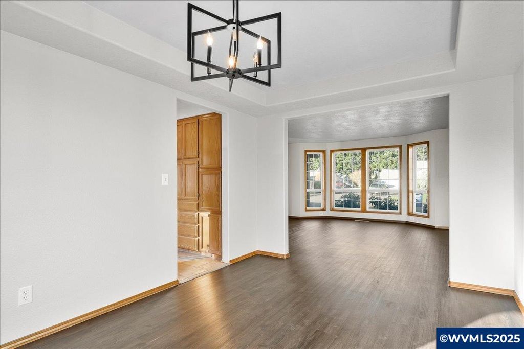 Image 8 of property listing at 248 Hazelbrook Dr N, Keizer, OR 97303