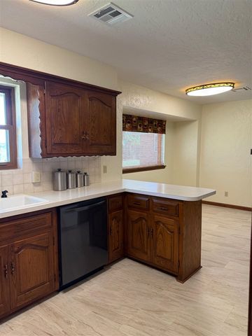 14 SE Camelot Dr., Lawton, OK 73501
