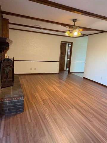 14 SE Camelot Dr., Lawton, OK 73501