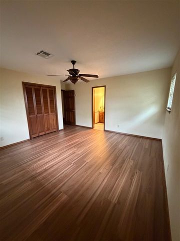 14 SE Camelot Dr., Lawton, OK 73501