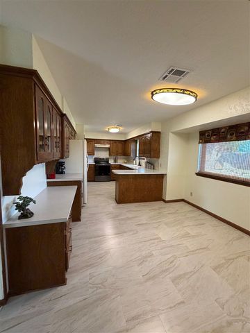 14 SE Camelot Dr., Lawton, OK 73501