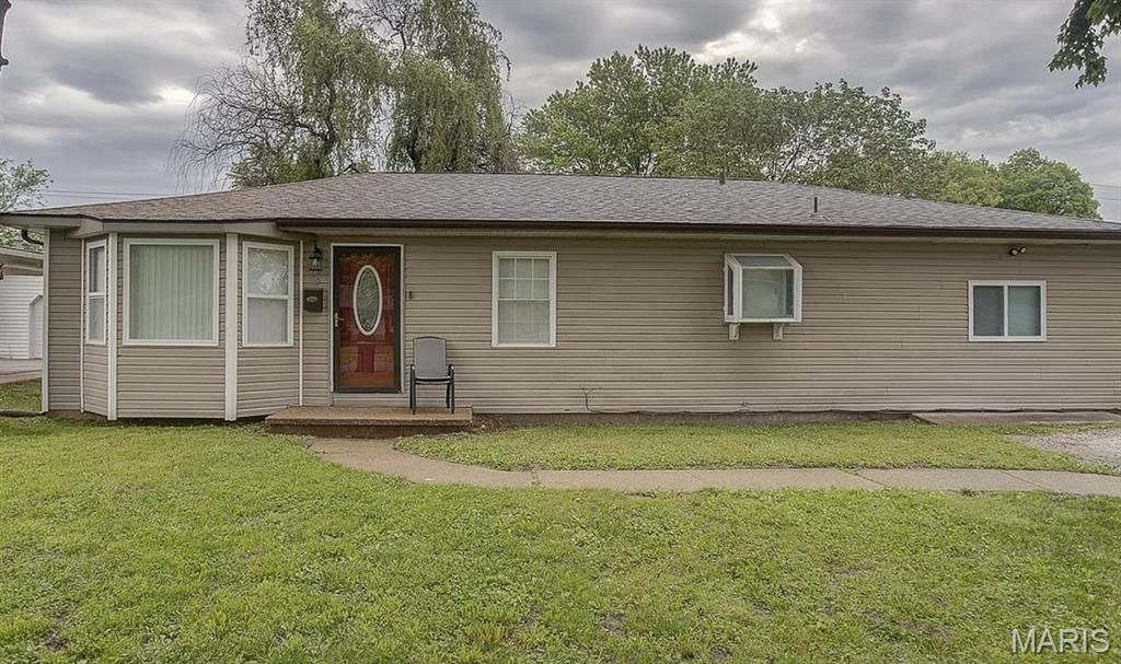 819 La Salle Drive, Cahokia, IL 62206