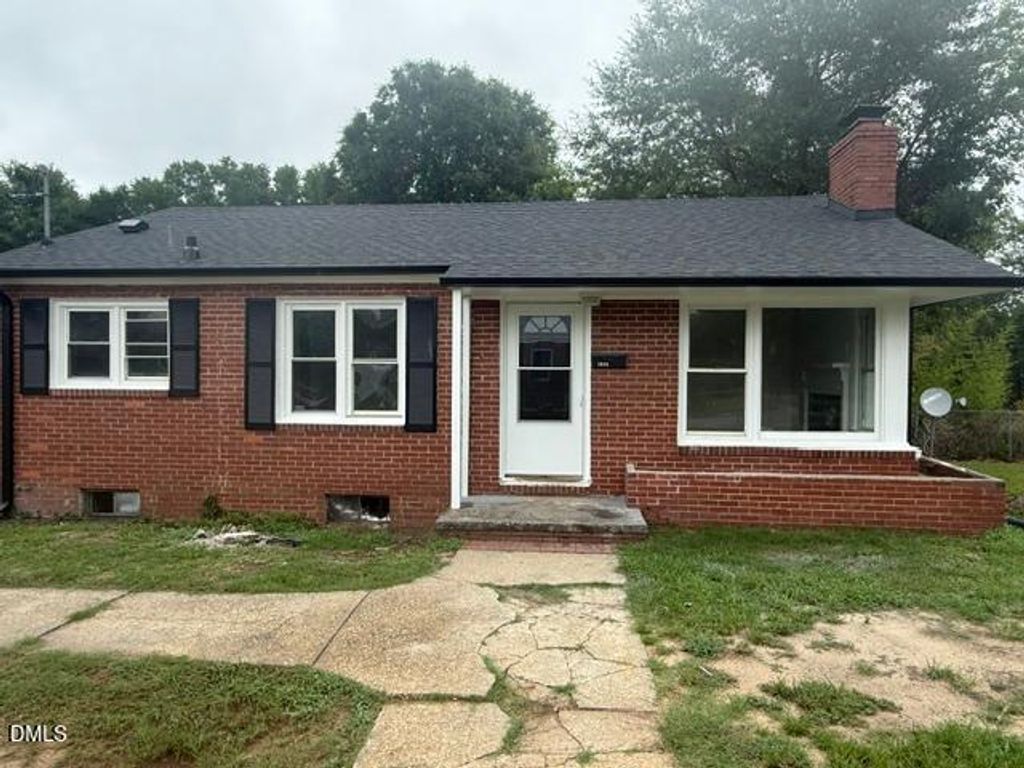 1009 W New Hampshire Avenue, Southern Pines, NC 28387