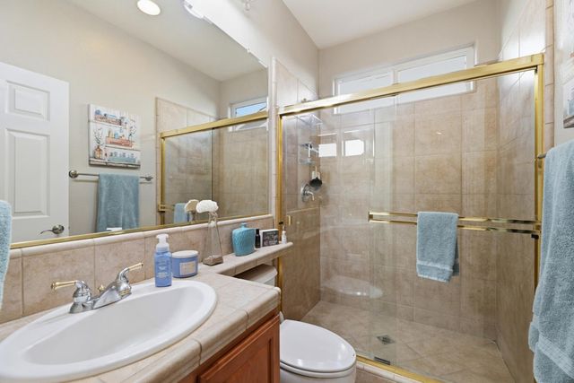 9728 Country Falls Ln, Elk Grove, CA 95757