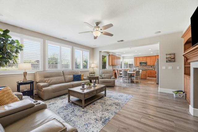 9728 Country Falls Ln, Elk Grove, CA 95757