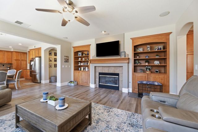 9728 Country Falls Ln, Elk Grove, CA 95757