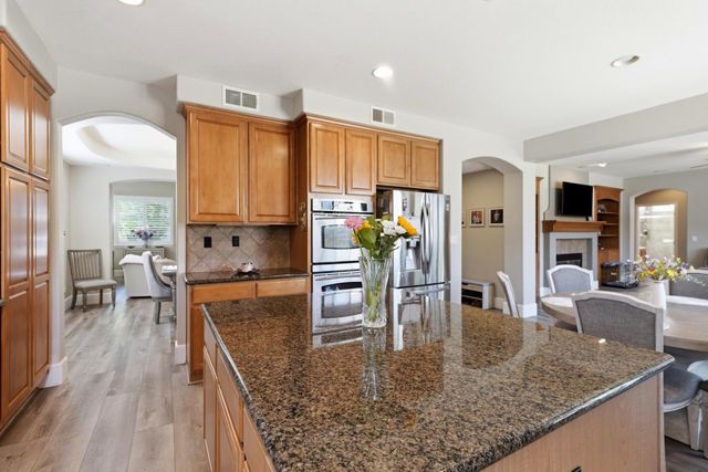 9728 Country Falls Ln, Elk Grove, CA 95757