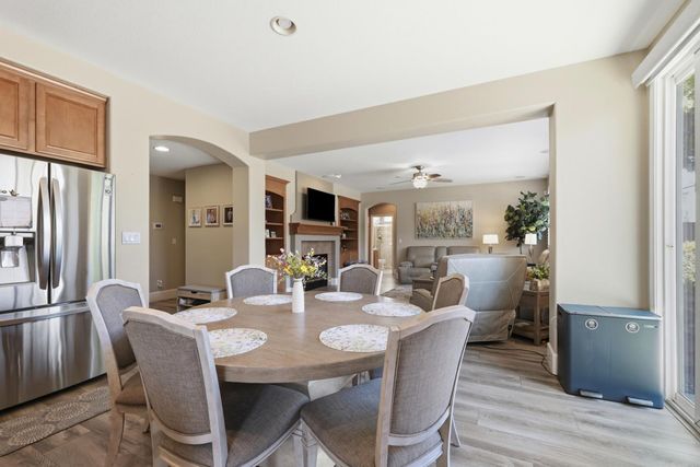 9728 Country Falls Ln, Elk Grove, CA 95757