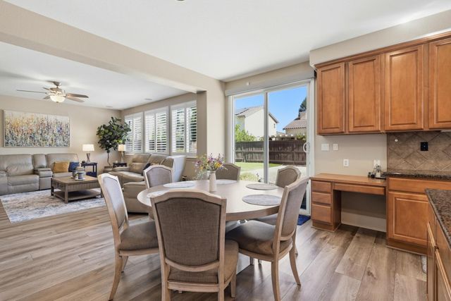 9728 Country Falls Ln, Elk Grove, CA 95757