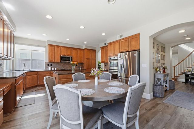9728 Country Falls Ln, Elk Grove, CA 95757