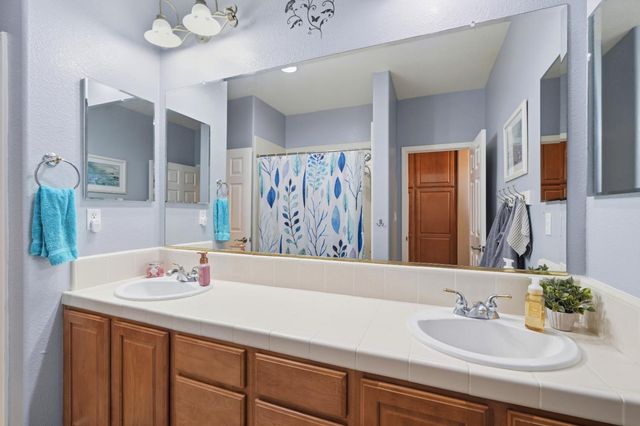 9728 Country Falls Ln, Elk Grove, CA 95757