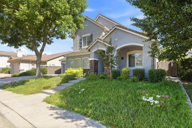 9728 Country Falls Ln, Elk Grove, CA 95757