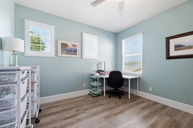 9728 Country Falls Ln, Elk Grove, CA 95757
