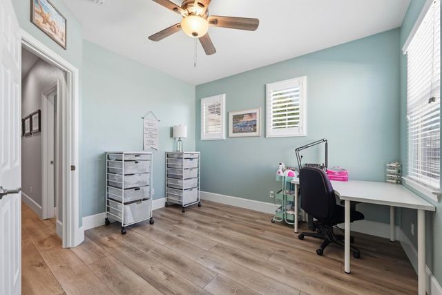 9728 Country Falls Ln, Elk Grove, CA 95757