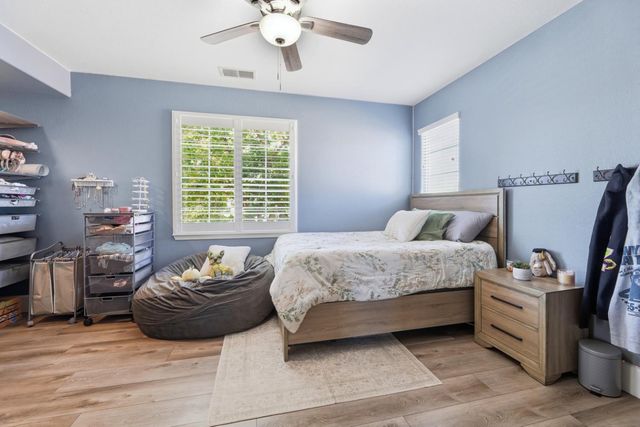 9728 Country Falls Ln, Elk Grove, CA 95757